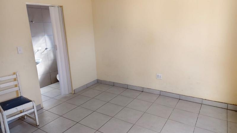 To Let 1 Bedroom Property for Rent in Miederpark North West
